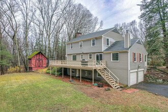 30 Hawley Hill Rd in Avon, CT - Foto de edificio - Building Photo