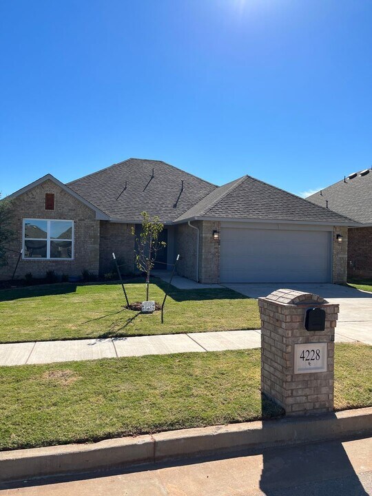 4228 NW 153rd St in Edmond, OK - Building Photo