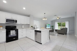 6791 Lantern Key Dr in Greenacres, FL - Foto de edificio - Building Photo