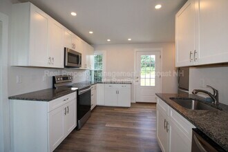 11 Washington Rd in Rye, NH - Building Photo - Building Photo