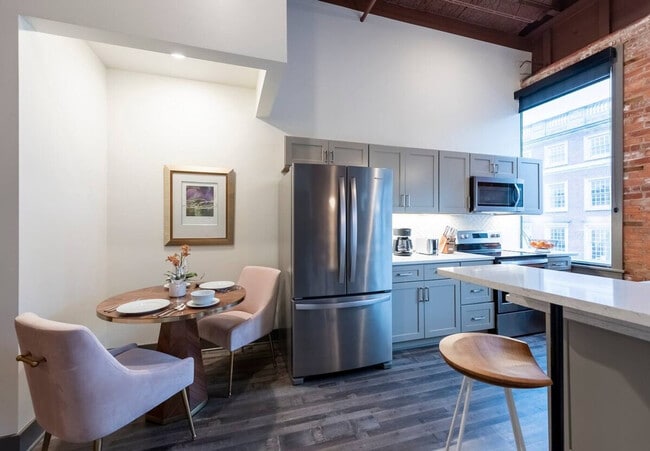 350 East Ave, Unit SI ID1094660P in Rochester, NY - Foto de edificio - Building Photo