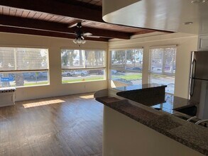 5003 E Ocean Blvd, Unit 5003 in Long Beach, CA - Foto de edificio - Building Photo