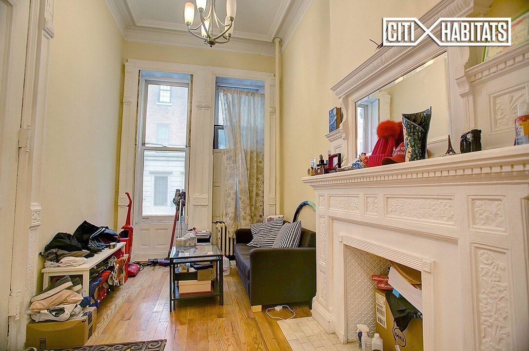 130 W 73rd St-Unit -3 in New York, NY - Building Photo