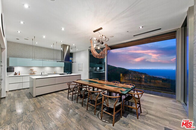 21766 Azurelee Dr in Malibu, CA - Building Photo - Building Photo