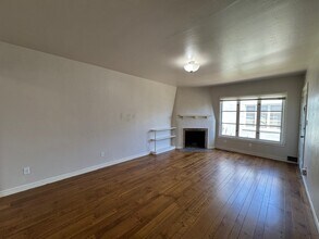 917 Santa Clara Ave, Unit B in Alameda, CA - Building Photo - Building Photo