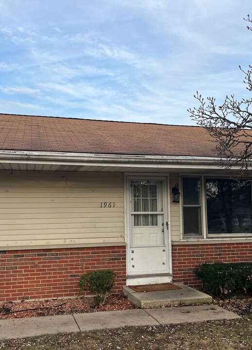 1959 Diehl Rd in Aurora, IL - Foto de edificio