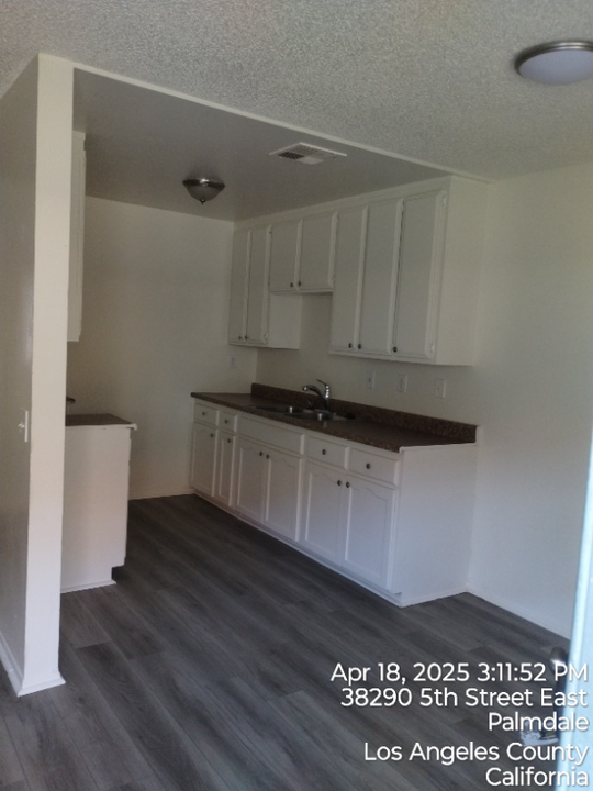 38290 5th St E in Palmdale, CA - Building Photo