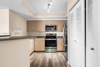1919 Van Buren St, Unit CONDO LIKE NEW HOLLYWOOD in Hollywood, FL - Building Photo - Building Photo