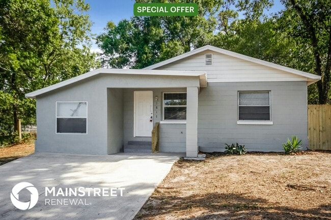 property at 1817 E Knollwood St