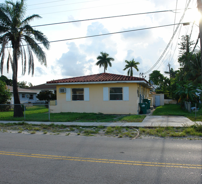 11075 NE 13th Ave in Miami, FL - Foto de edificio - Building Photo