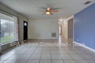 5815 Pyle St in San Antonio, TX - Building Photo - Building Photo