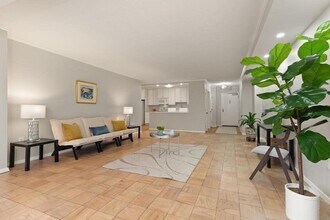 2 Hawthorne Pl, Unit 2M in Boston, MA - Building Photo - Building Photo