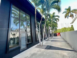 1040 NE 78th St in Miami, FL - Building Photo - Building Photo