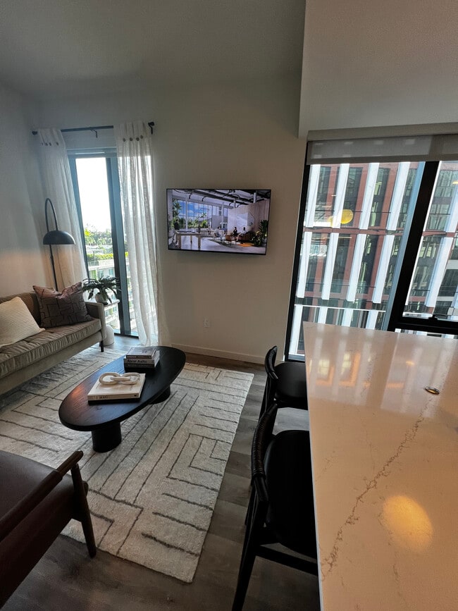 41 NW 32nd St, Unit B1 in Miami, FL - Building Photo - Building Photo