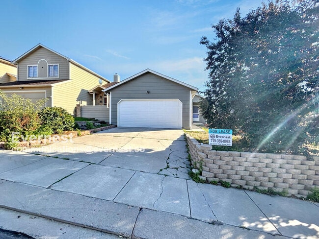 property at 5440 Jennifer Ln