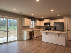 102 Stockland Trl in Fountain Inn, SC - Foto de edificio - Building Photo