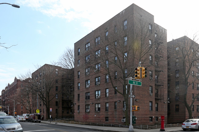 86-06 35th Avenue in Jackson Heights, NY - Foto de edificio - Building Photo