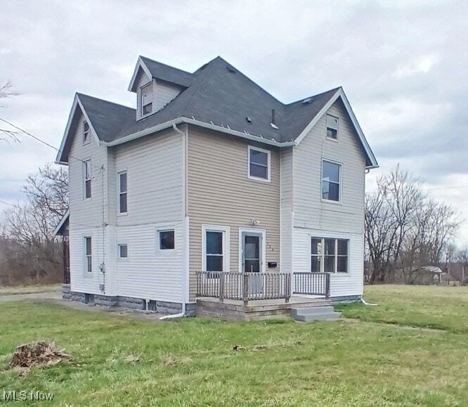 106 E Myrtle Ave in Youngstown, OH - Building Photo