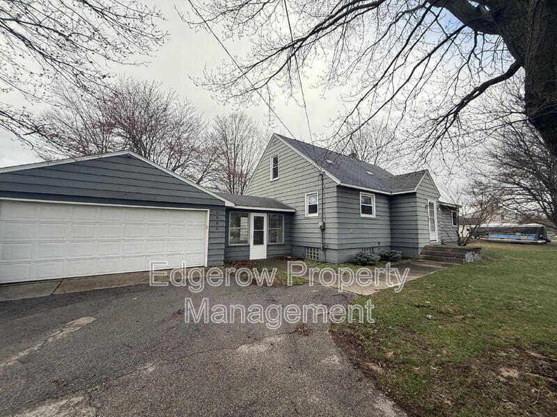 1585 Wilson Ave SW in Grand Rapids, MI - Building Photo