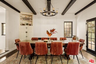 1110 N Beverly Glen Blvd in Los Angeles, CA - Building Photo - Building Photo