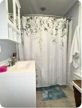 7 Hill Pl, Unit Entire Apartment in Oneonta, NY - Foto de edificio - Building Photo