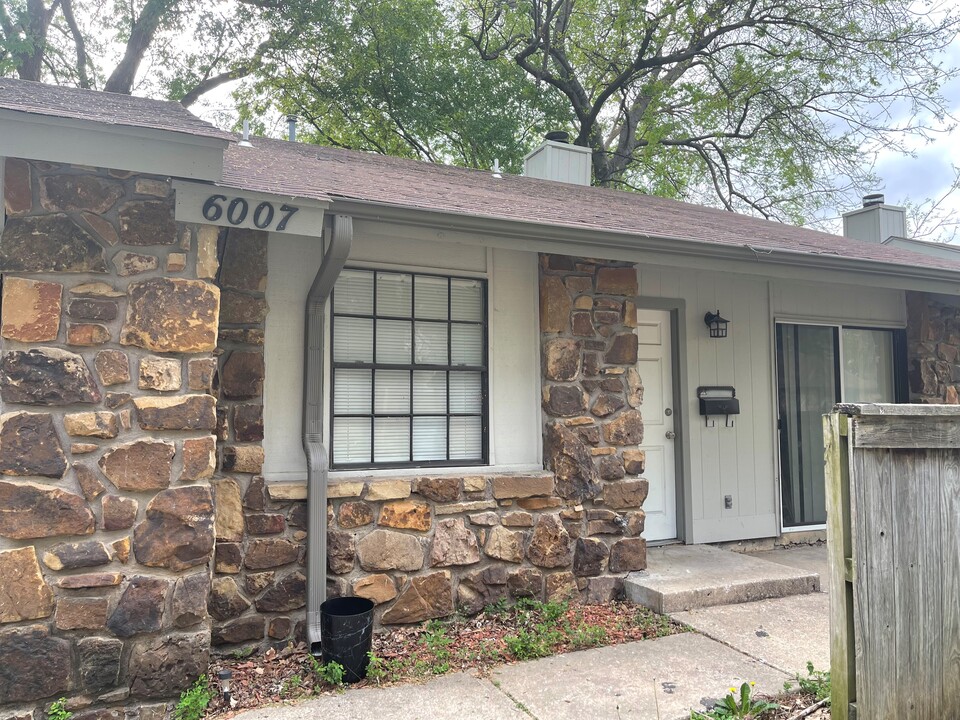 The Quincy Duplex' in Tulsa, OK - Building Photo