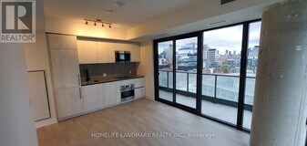 35 Parliament St in Toronto, ON - Building Photo