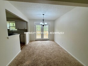 3602 NE Chapel Dr in Lee's Summit, MO - Building Photo - Building Photo