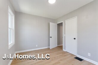 568 Whitethorne Ave in Columbus, OH - Building Photo - Building Photo