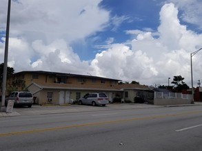 Hialeah Park Apartments in Hialeah, FL - Building Photo - Primary Photo