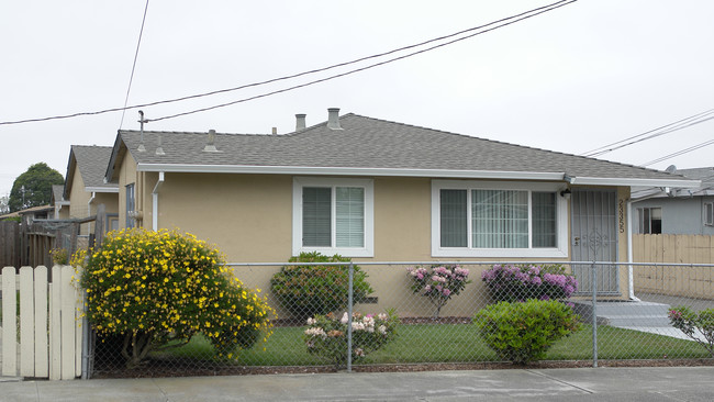 23355-23357 Jorgensen Ln in Hayward, CA - Building Photo - Building Photo