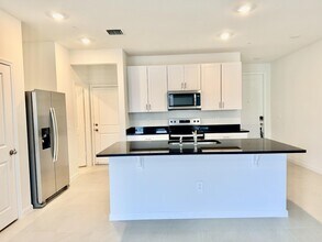 586 Salisbury Cir in Fort Pierce, FL - Building Photo - Building Photo