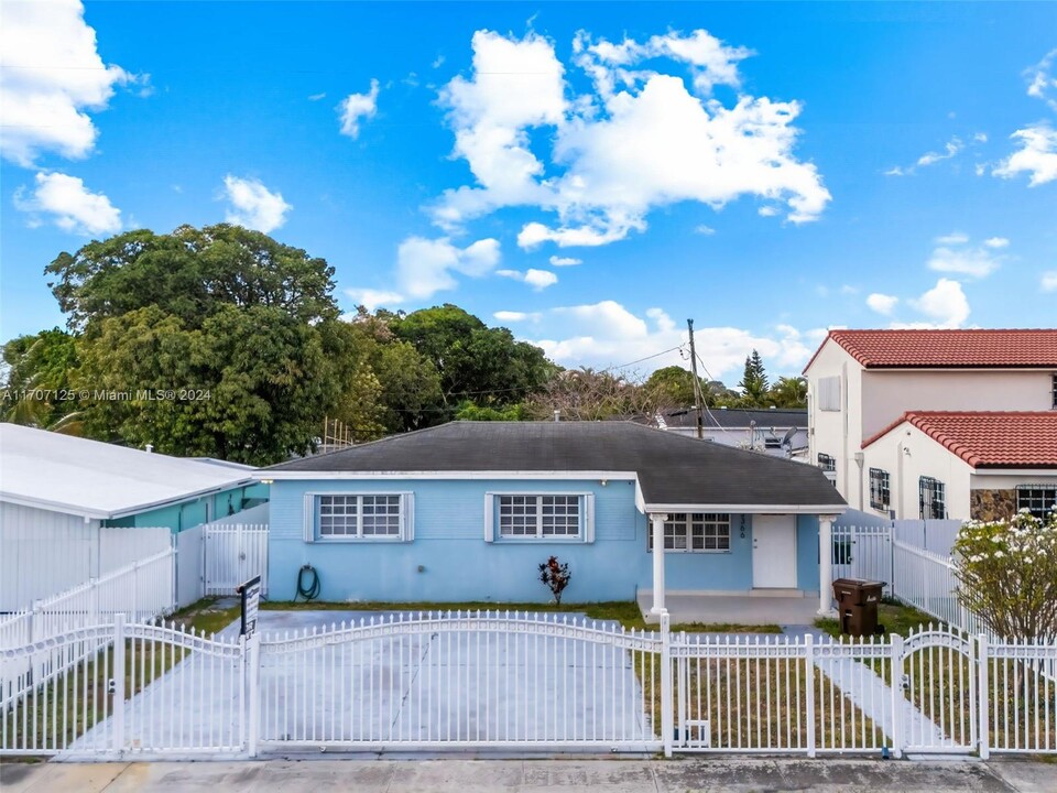 5366 E 6th Ave in Hialeah, FL - Building Photo