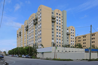 Tuscan Place in Miami, FL - Building Photo - Building Photo