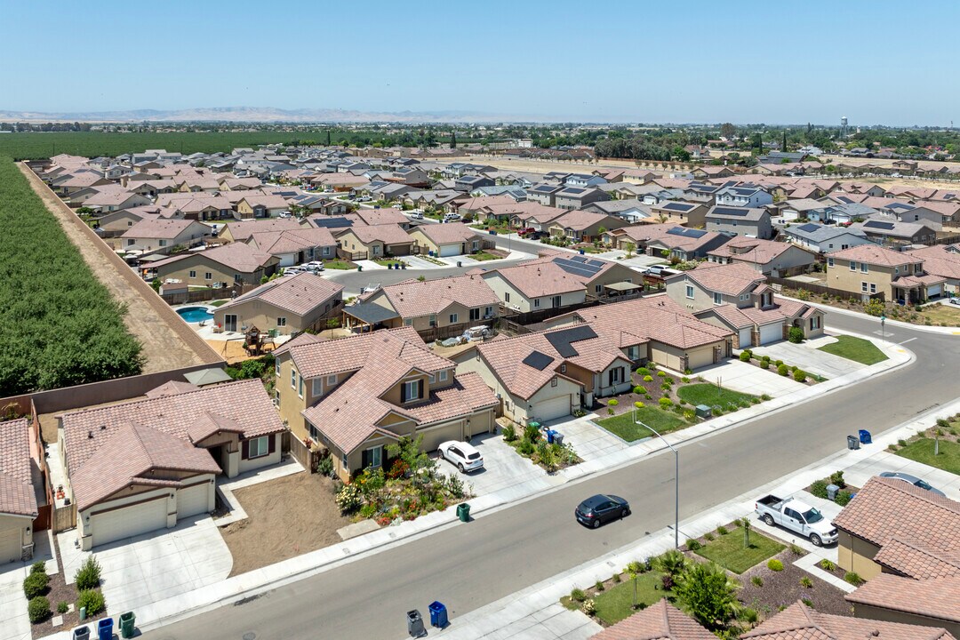 2014 Miano Ct in Los Banos, CA - Foto de edificio