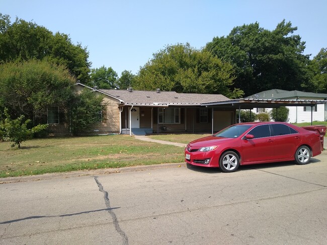 property at 605 Lipscomb St