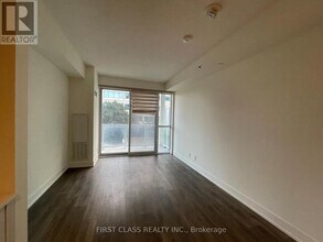 180 Fairview Mall Dr in Toronto, ON - Building Photo - Building Photo