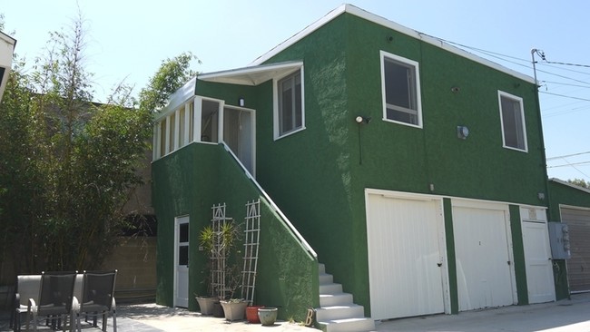 3947 Huron Ave in Culver City, CA - Building Photo - Building Photo