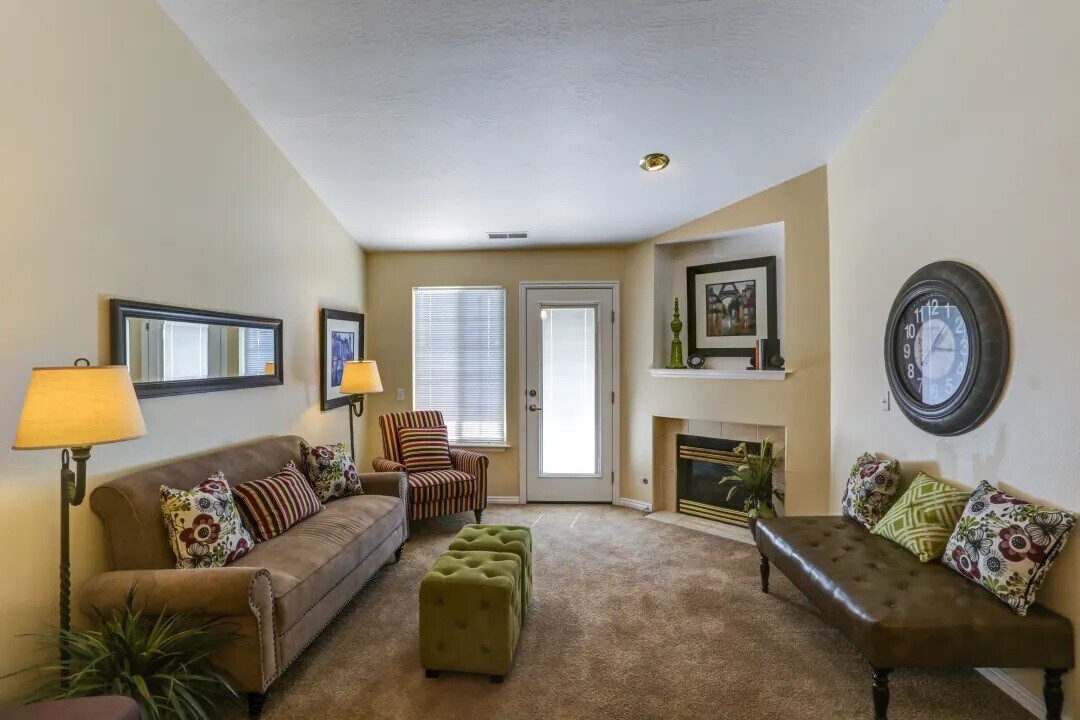 Sterling Pointe Apartments in Layton, UT - Foto de edificio