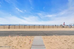 116 1st Ave in Manasquan, NJ - Building Photo