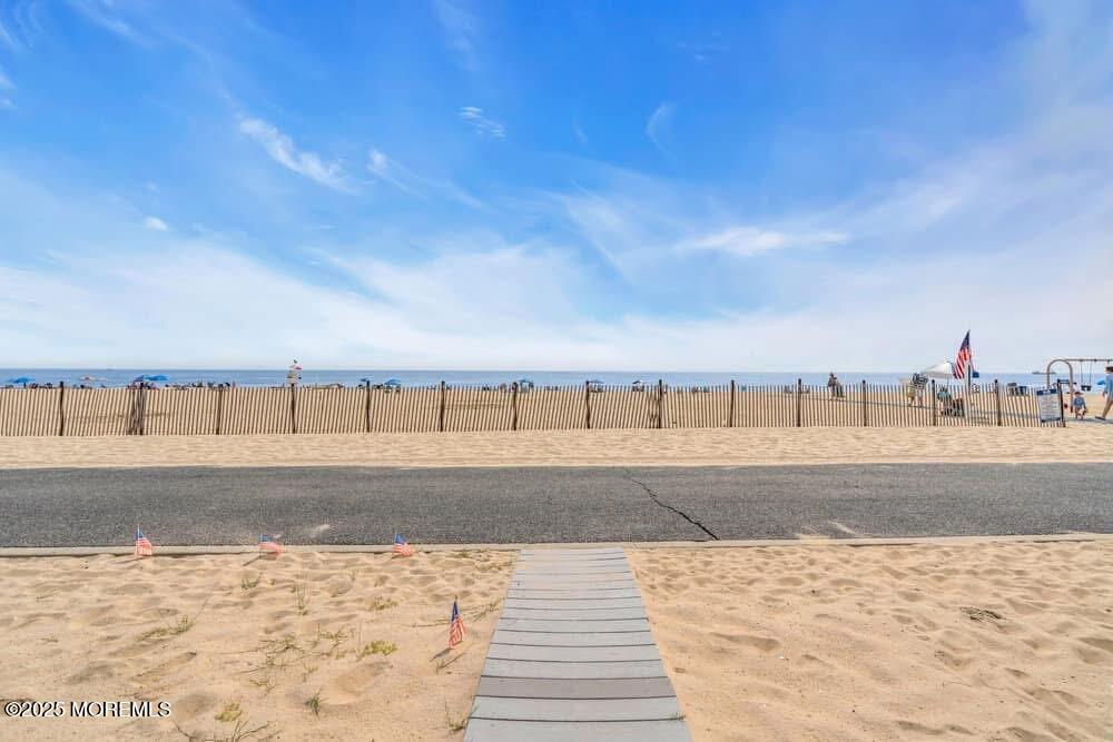 116 1st Ave in Manasquan, NJ - Building Photo