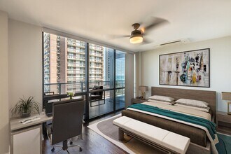 5940 N Sheridan Rd, Unit 301, in Chicago, IL - Building Photo - Building Photo