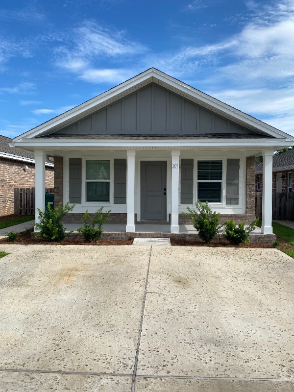 property at 207 Hudson Cir