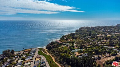28254 Rey De Copas Ln in Malibu, CA - Building Photo - Building Photo
