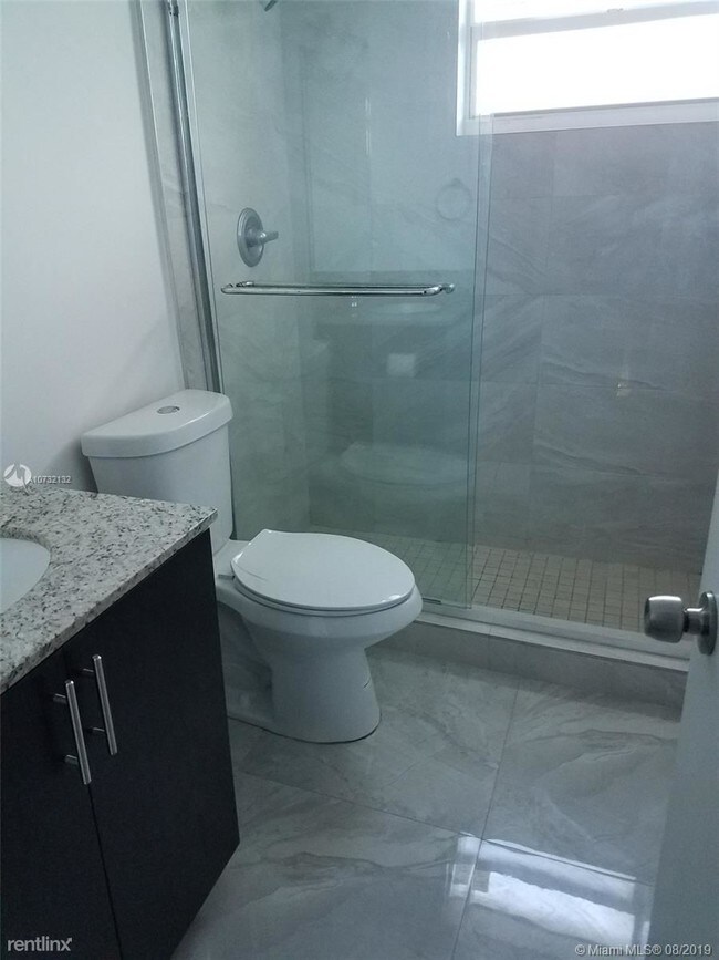 525 Meridian Ave in Miami Beach, FL - Building Photo - Building Photo