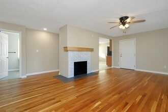 11 Sandpiper St in Newport News, VA - Building Photo - Building Photo
