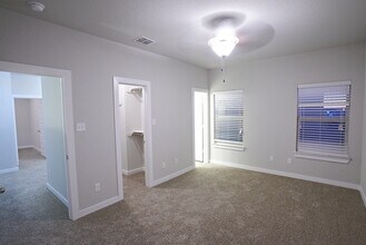 7119 Faith Wy in San Antonio, TX - Foto de edificio - Building Photo