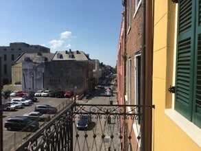 511 Toulouse St, Unit 201 in New Orleans, LA - Foto de edificio - Building Photo