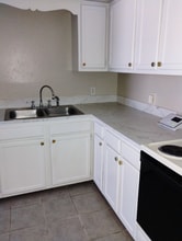 1714 Cedar Lake Dr in Baton Rouge, LA - Foto de edificio - Building Photo