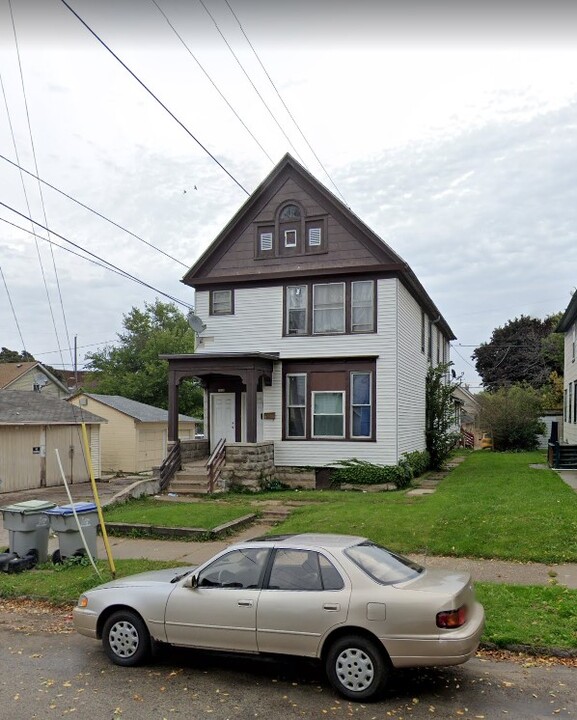 1818 S 10th St in Milwaukee, WI - Building Photo